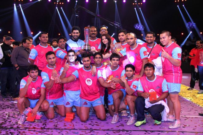 Jaipur Pink Panthers won the season 1 image with abhishek and aishwaraya rai bachhan