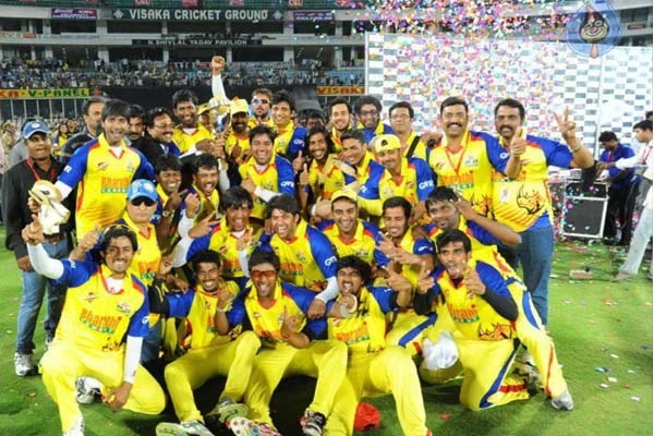Chennai-Rhinos-Winning-Moment-pic-CCL-Season-2-Winner-Image